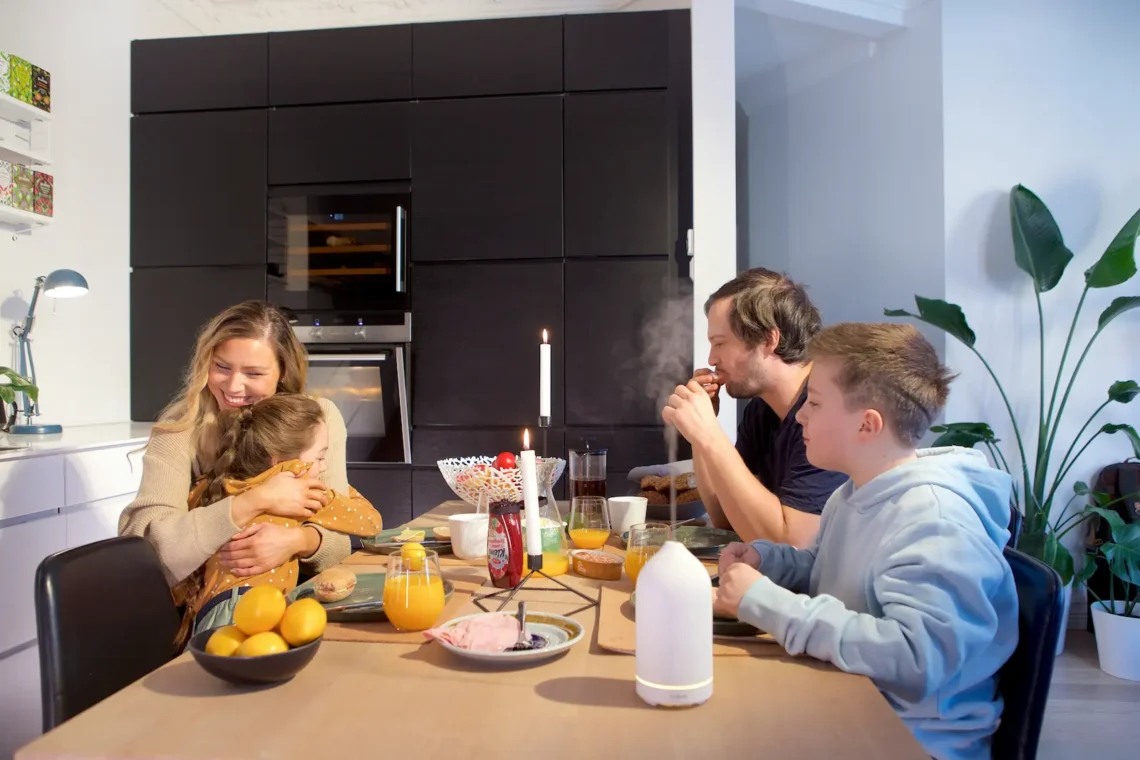family having dinner. Environmental health for families.
